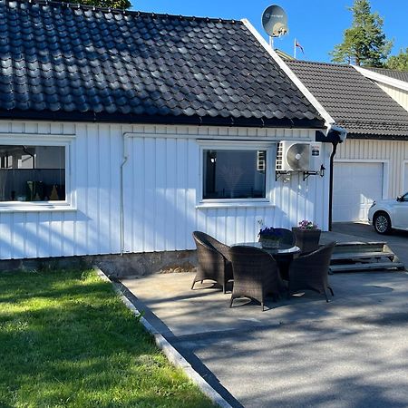 Sjarmerende Hus I ヴェネスラ エクステリア 写真