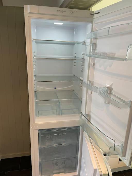 Sjarmerende Hus I ヴェネスラ エクステリア 写真