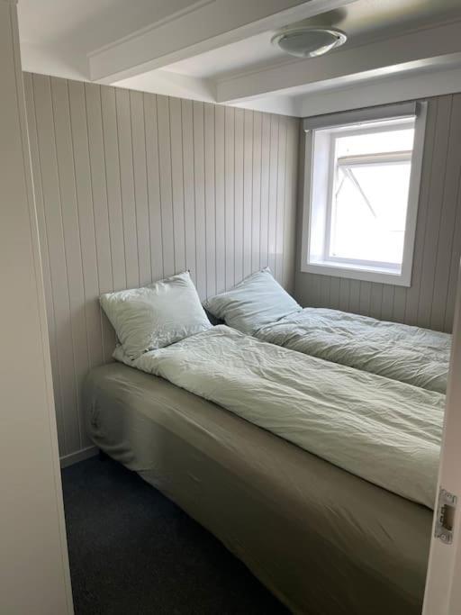 Sjarmerende Hus I ヴェネスラ エクステリア 写真