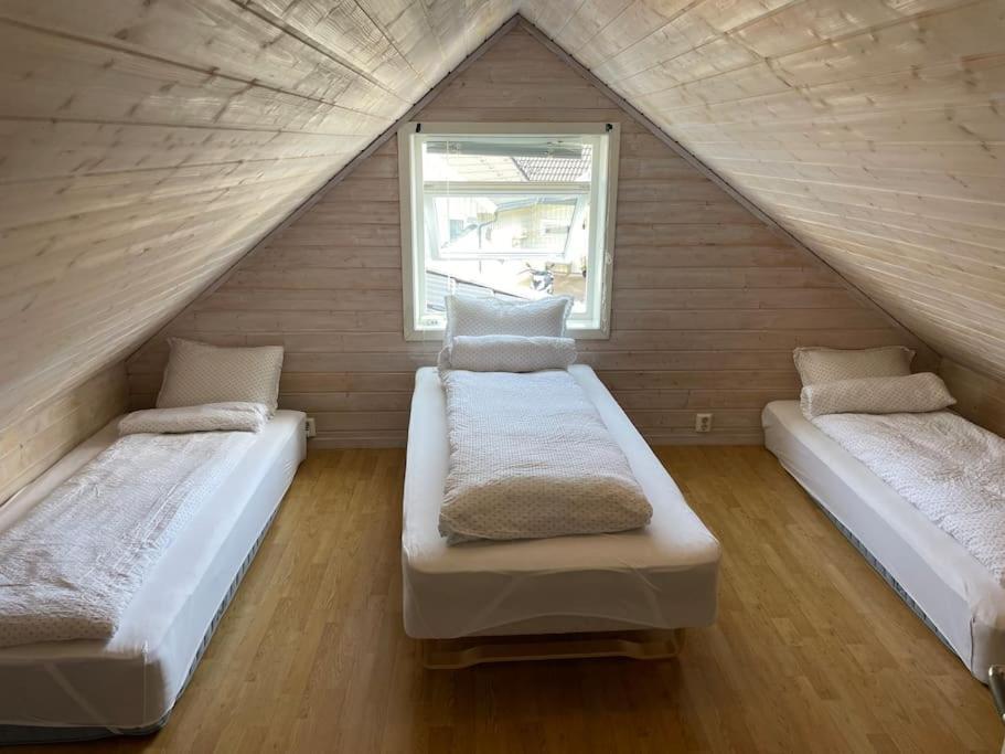 Sjarmerende Hus I ヴェネスラ エクステリア 写真